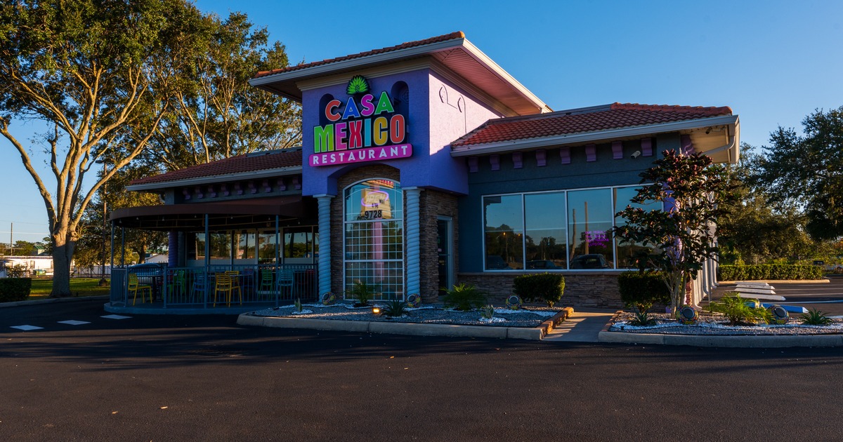 Exterior, front view to the restaurant, parking lot