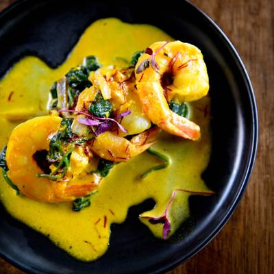 Shrimp in yellow sauce.