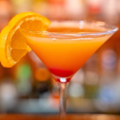 Georgia Peach Martini garnished with a lemon slice.