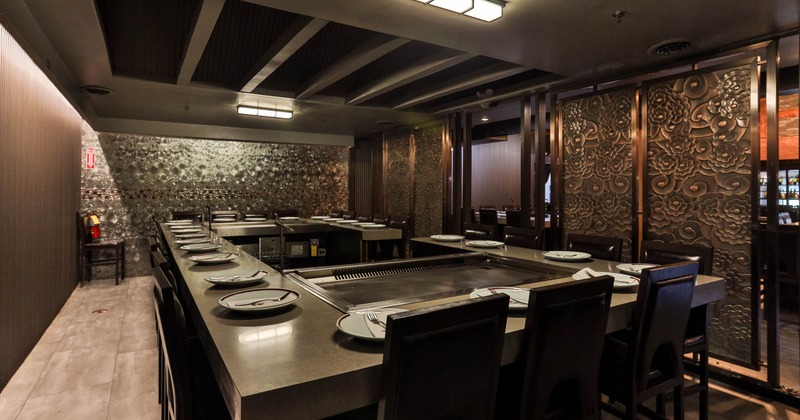 Teppanyaki grill table, ornate decor