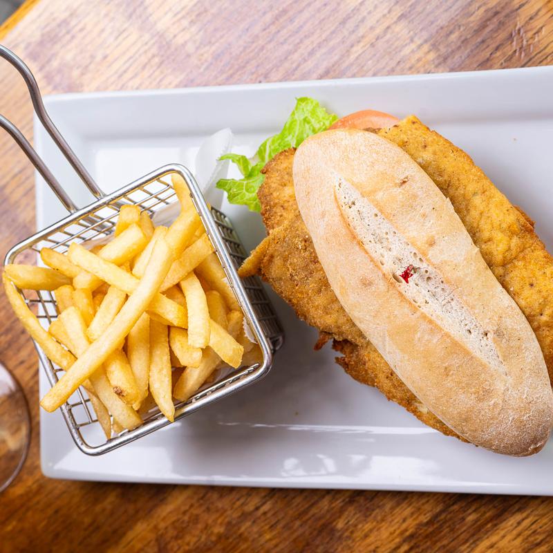 Sandwich Milanesa photo