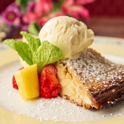 Florentine cake stuffed with custard cream.