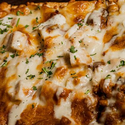 Chicken Bacon Ranch flatbread, closeup