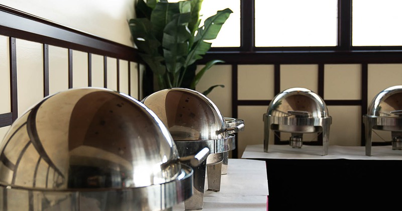 Interior, spherical catering containers with heaters