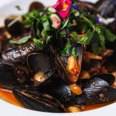Mussels in marinara.