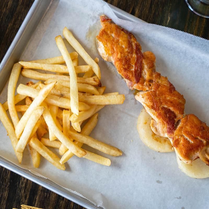 Chuzo de Pollo con Tocineta (fries not included) photo