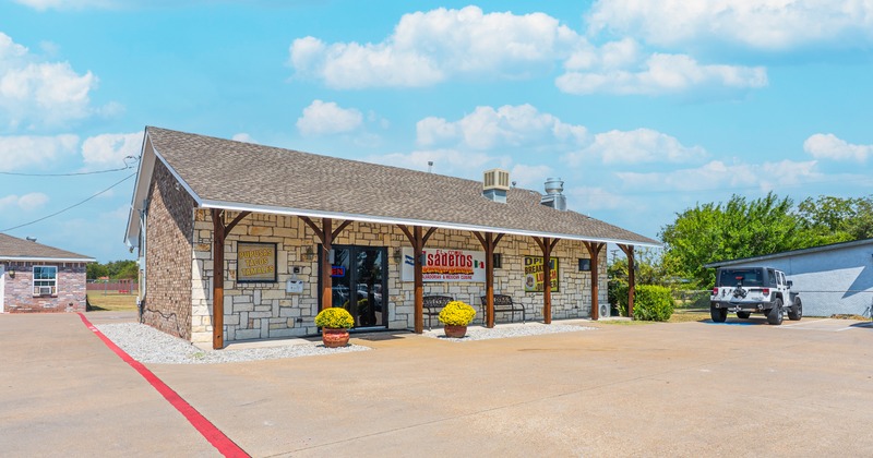 Exterior, angle view to restaurant, part of parking lot in front