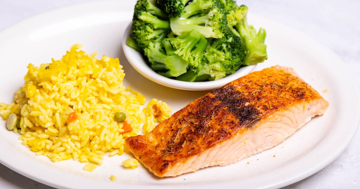 Grilled salmon, with rice and broccoli