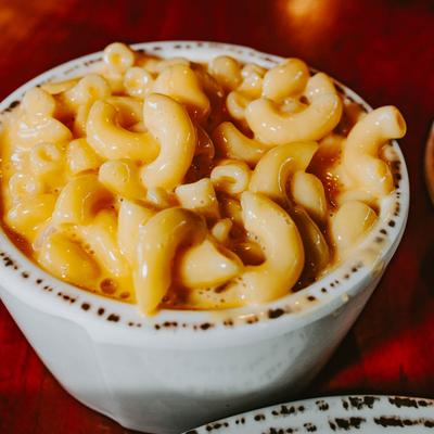 Mac n cheese side dish.