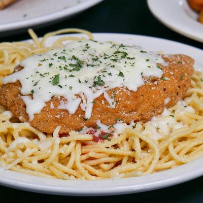 Pasta with fried chicken.