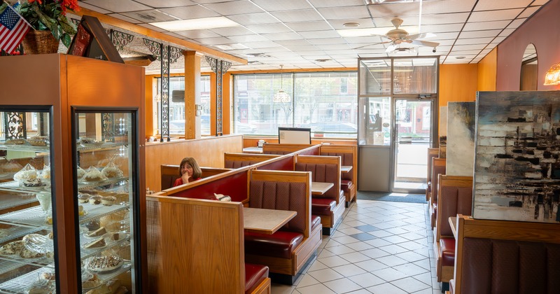 Diner area, booths, entrance