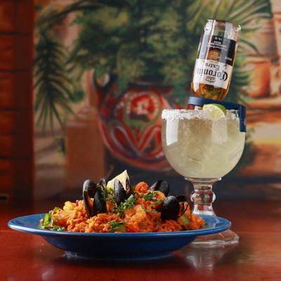 Rice and clams, cocktail on the side