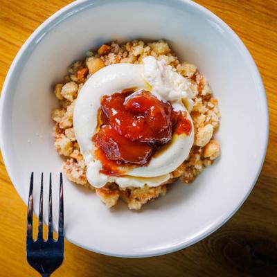Peach shortcake, close-up