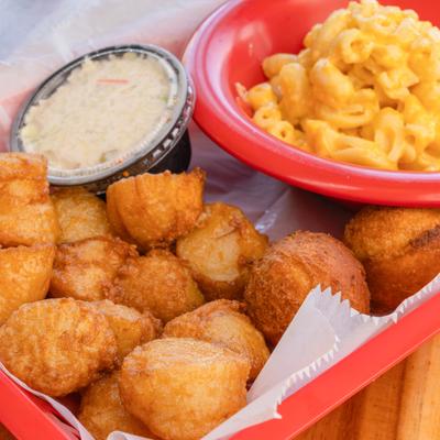 Fried scallops served with dipping sauce and macaroni and cheese.