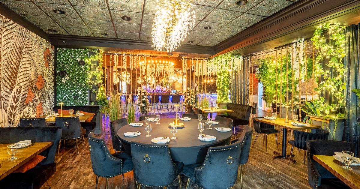 Round table, chairs
