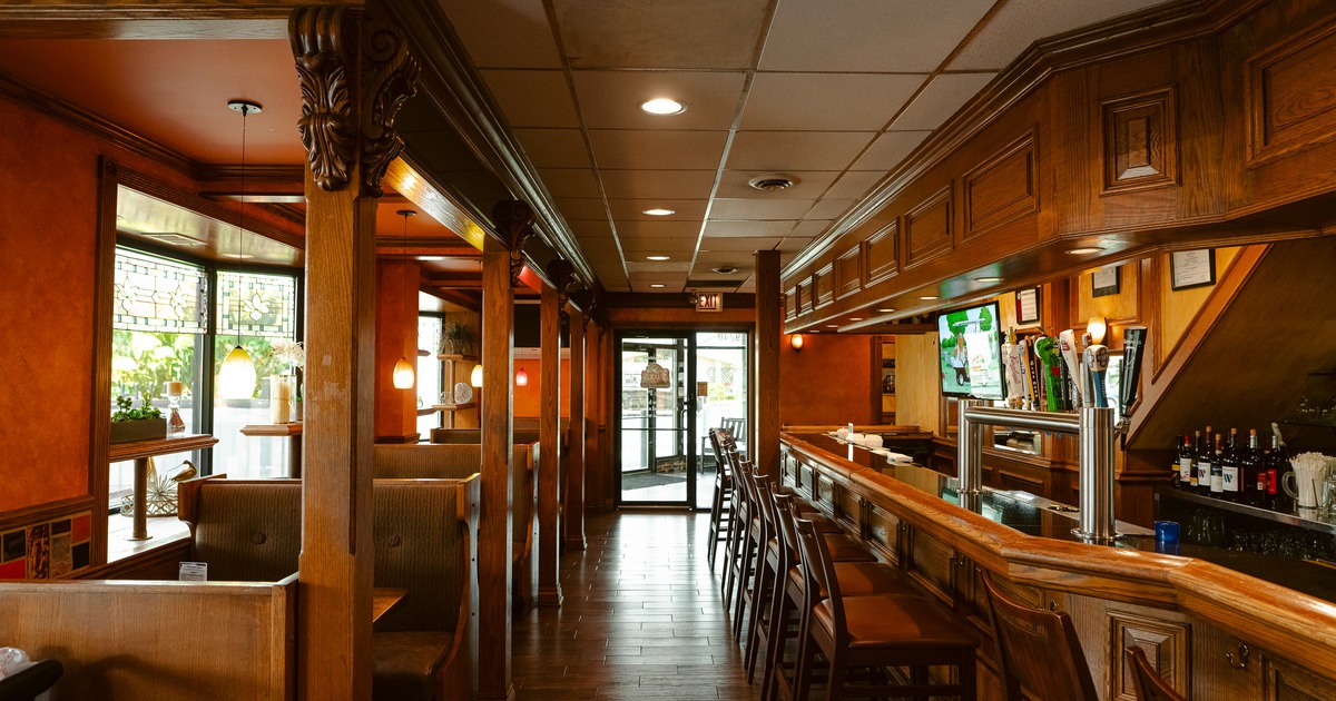 Interior, bar, booths, entrance behind