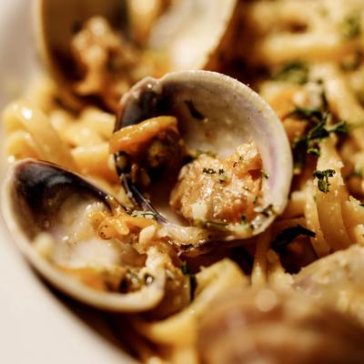 Linguini alle Vongole close-up.