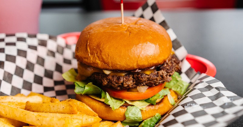 Cheeseburger with fries