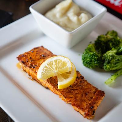 Grilled salmon with side mashed potatoes and broccoli