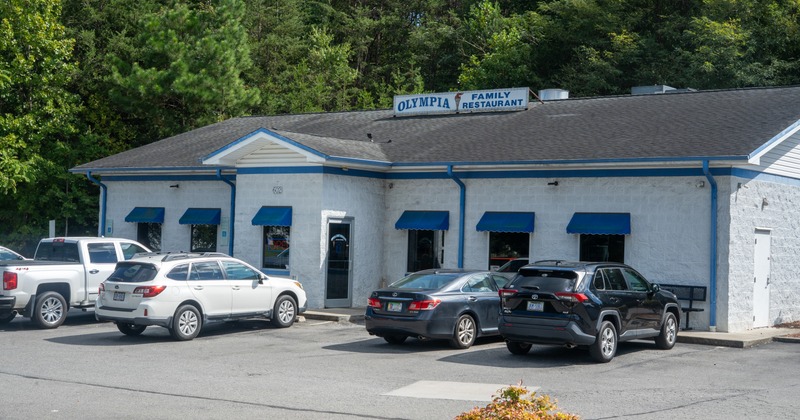 Exterior, front of restaurant, parking lot, entrance