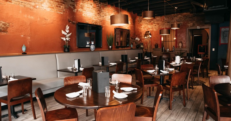 Dining tables and seating