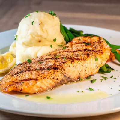 Grilled salmon, with mashed potatoes and seasoned vegetables