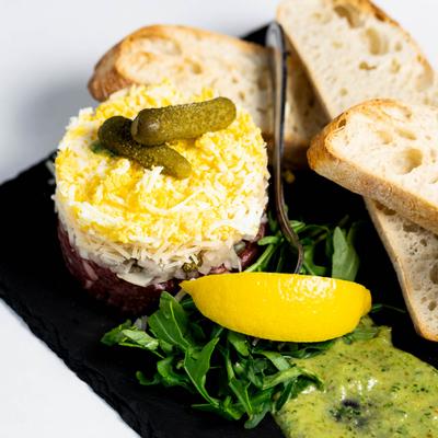 Steak tartare and crostini
