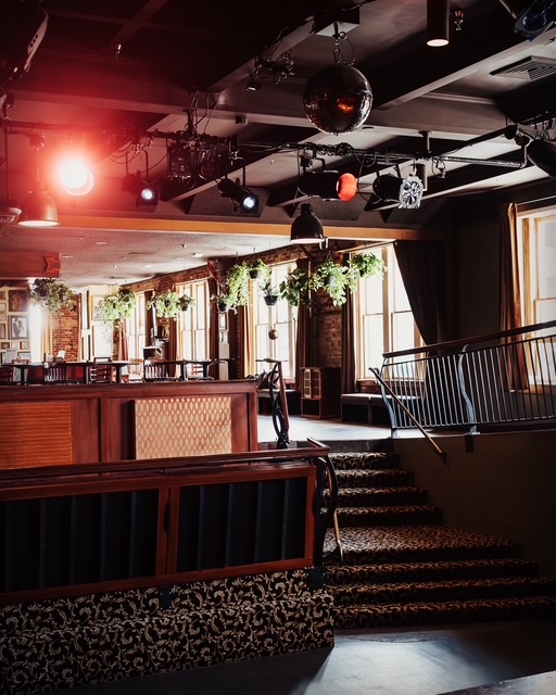 Interior with industrial elements, multiple levels and extensive lighting rigs