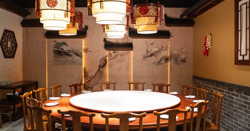 Interior, private room, round table for sixteen, Chinese motif inspired decoration