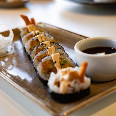 Vegetable tempura roll with dipping sauce.