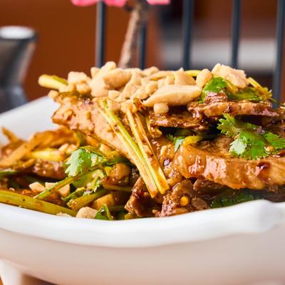 Spicy beef with peanuts, veggies, and thin noodles.