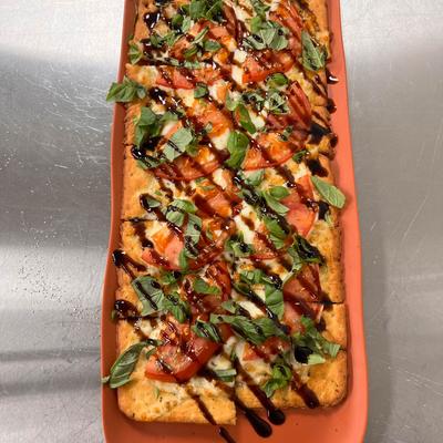 Veggie flatbread Margherita.