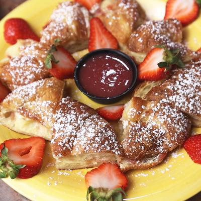 Brie cheese pastries.