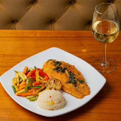 Pescado Cilantro Lime, with glass of white vine.