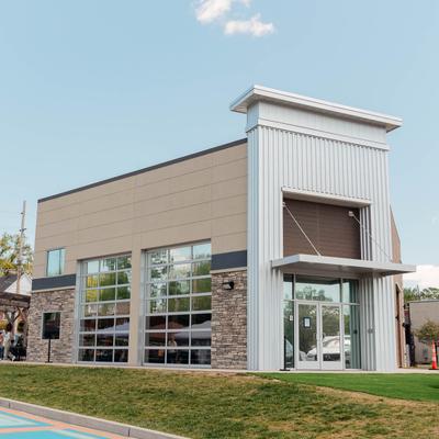 The restaurant building in daylight.