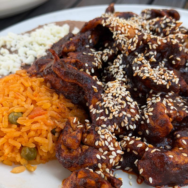 menu item 25 of 50, Pollo en Mole Roja