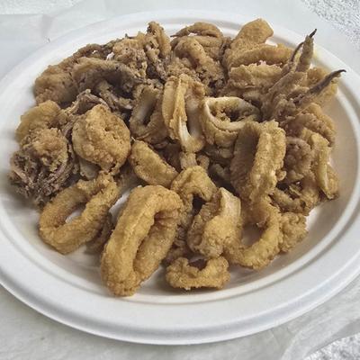 Plate of fried calamari.