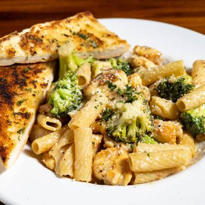 Chicken Broccoli Rigatoni Pasta, with garlic toast.