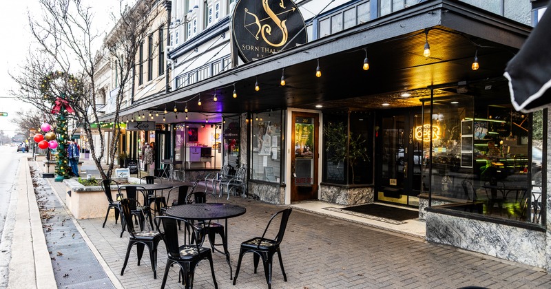 Exterior, side walk patio, tables, chairs, entrance to restaurant behind