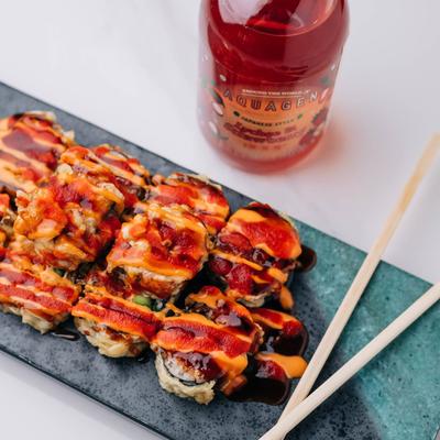 Sushi rolls with spicy and eel sauces.