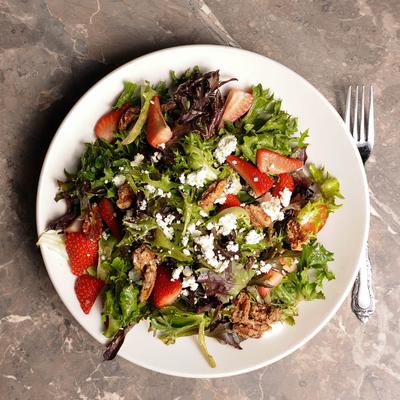 Strawberry salad with mixed greens and cheese