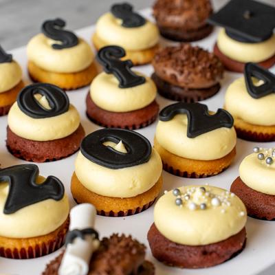 Class of 2024 minis cupcakes.