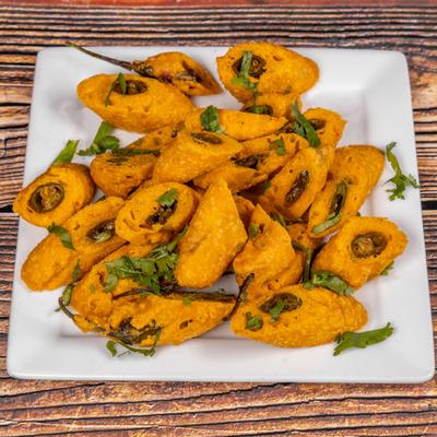 Fried snack made of gram flour, spices and green chilies.