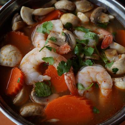 Tom yum soup with shrimp and vegetables.