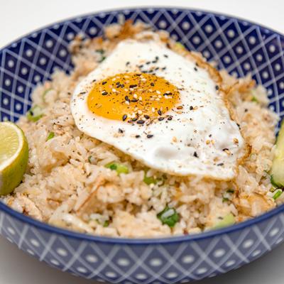 Fresh crab meat, garlic, ginger, ground white pepper, green onions, cilantro, fish sauce.