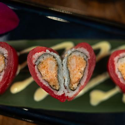 Sweet heart sushi roll topped with tuna and wasabi mayo, close-up.