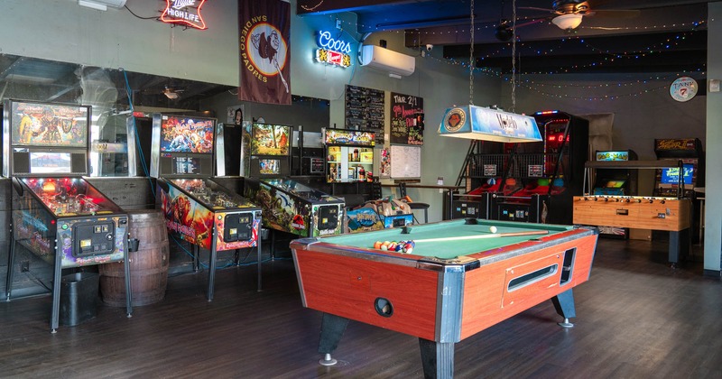 Game room, with pinball machines and pool table