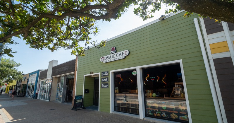 View to front restaurant and side walk