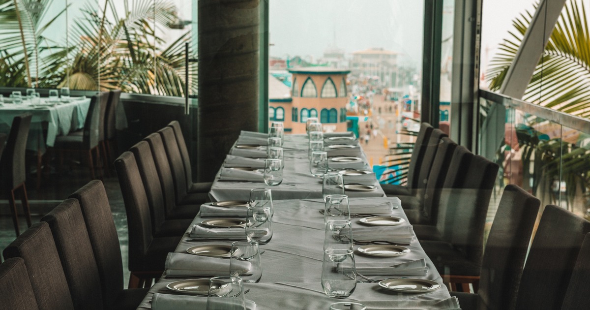 No matter which table you have your guests, everyone will remember the view!
