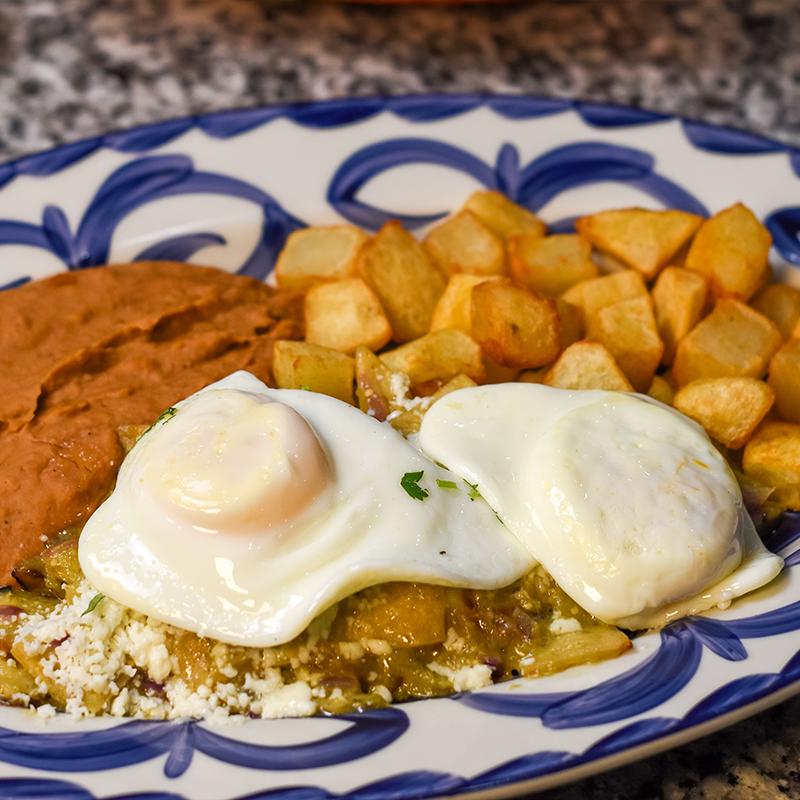 Chilaquiles con 2 huevos photo
